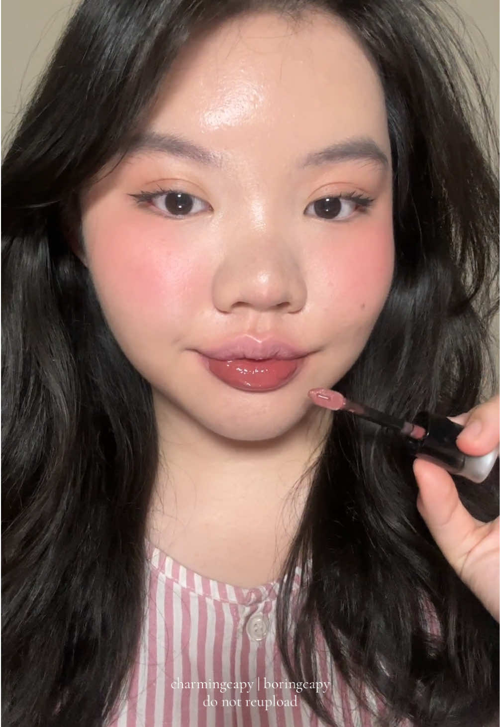 Timephoria lipgloss shade athena ternyata cakep juga woy, mirip dunara tapi ga secoklat itu