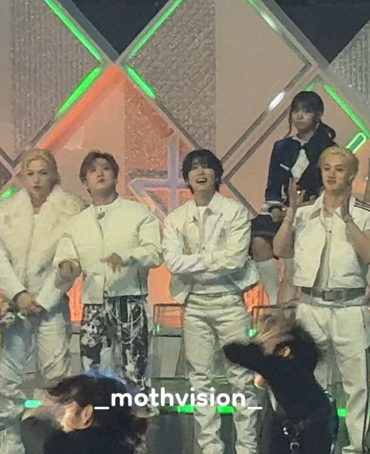 Stray kids FULL REACTION to kickflip maniac cover KGMA 2025!! they were so happy! #skz #kickflip #KGMA #straykids 