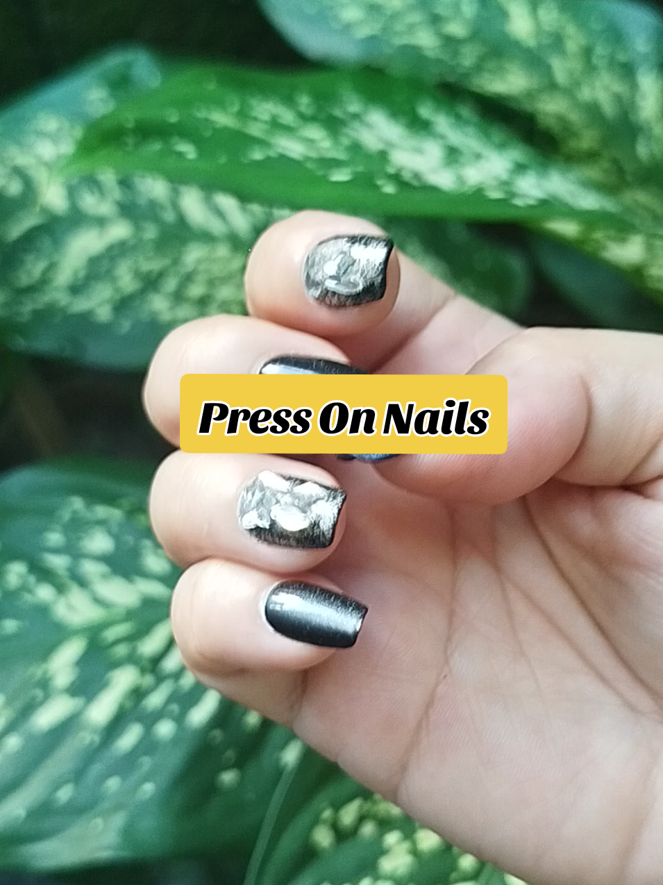 Budget-friendly pero looks expensive yan ang press on nails. Check out the yellow basket✨ #PressOnNails  #LakasMakaSosyal #NailGoals #AffordableBeauty #fashion 