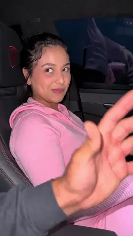 What do I do with this girl? 😭😂 #girlfriend #boyfriend #couple #funny #fyp 