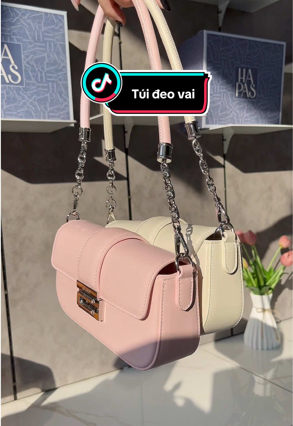 Thiết kế đơn giản nhưng cuốn hút — kiểu túi mà nàng xài một lần là mê luôn👜💋 #tuixachnu #hapas #tuihapas #tuideocheo #trending 