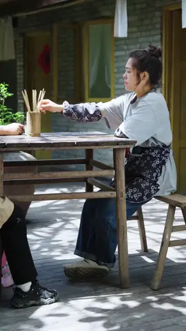 bài học rút ra là  CÓ ĐOÀN KẾT CŨNG GÃY 🤣#girls 