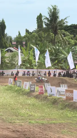 Duel Lokal sulawesi ullah ojeng vs angga sapurede 🔥 #grasstrack #mshotelracingteam #fyp #viral #pinrangsulawesiselatan 