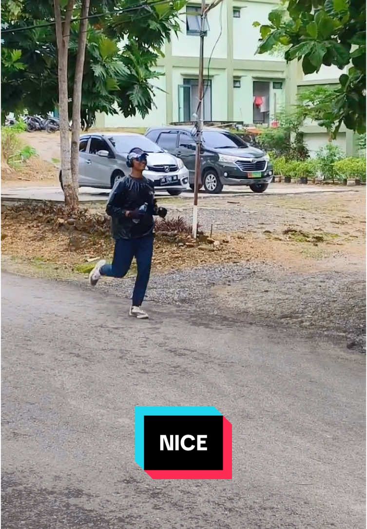 Koreksi cara berlarinya suhu 🙏🏻🗿