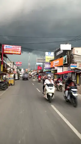 Minggu pagi cuma bergulang guling di kamar😩 #minggu #dirumahaja 