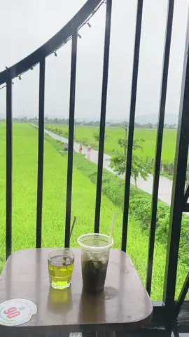 Mưa ta vẫn chill 😀