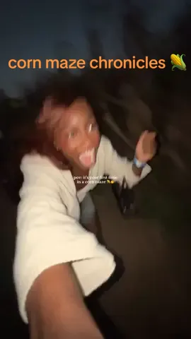 so happy i crossed being in a corn maze off my bucket list 😂 #cornmaze#pumpkinpatch