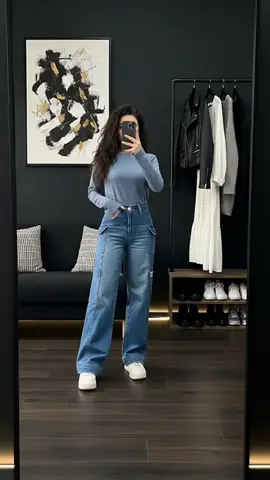 Celana jeans highwaist ini cutting-nya rapi, model baggy-nya bikin kaki terlihat lebih panjang buruan chekout di keranjang kuning sekarang juga sebelum soldout