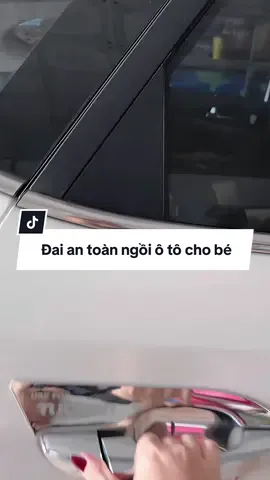 Đai an toàn cho bé yêu khi ngồi ô tô