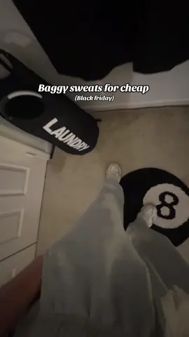 Black friday deal crazy… 🎄 #baggysweats #sweatpants #blackfriday #christmasgiftideas 