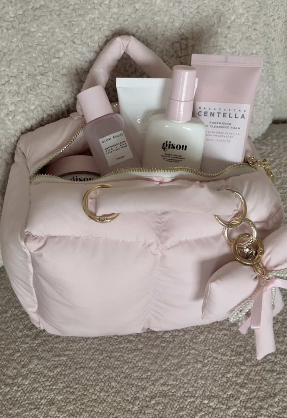 rainy, stormy saturdays and cozy home vibes > ☁️ does anyone recognize the movie?✨ @Glow Recipe @Gisou @philosophy @SKIN1004 US @Stephanie Battagello  #rainydays #cozyhomevibes #cozyaesthetic #roomaesthetic #cozyvlog 