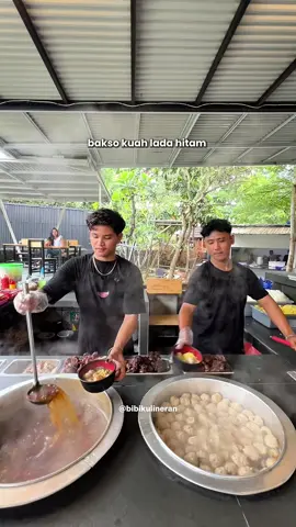 warga #pekanbaru bakso kuah lada hitam yang viral ini buka cabang ke 2 nya di tengah kota pekanbaru @bakso Raihan  Grand Opening Promo diskon 15% all item sampai tanggal 15 Desember 2025  📍 Jl. Datuk Setia Maharaja  Belakang MTQ, Sebelum Lampu Merah  sebelah Kanan,  Seberang Kampus 2 Persada Bunda ⏰ 15.00-22.00 Wib Selamat mencoba #kulinerpekanbaru #kuliner #bakso 