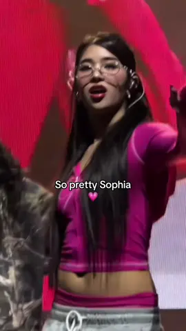 She's having fun #katseye_sophia @KATSEYE @sophia laforteza #fvpppppppppp #beautifulchaostour #fypage 