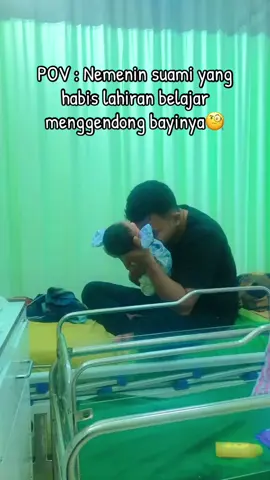 Kita berdua ngak ada pengalaman dalam mengurus bayi kita sama”berusaha bisa aja dan alhamdulillah ternyata ngurus bayi ngak sesulit yang dibayangkan ...#fyp 