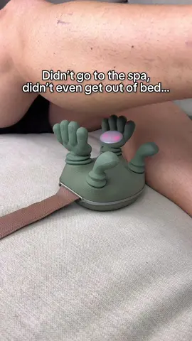 It’s like having my own personal masseur at home!🤩#massager #backpain #relax #massagemachine #neckmassager  I love using this electric massage after work — it really helps me relax my back and shoulders, feels like a real massage at home 