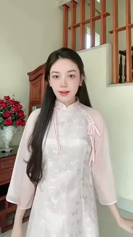 Mẫu xinh các nàng lựa chọn nha#xuh #xuhuong #aodaicachtan #aodaitet 