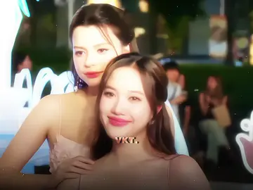 : chúng ta yêu đến khi mình già mái tóc phai... #freenbecky #freensarocha #sarochachankimha #beckyrebecca #rebeccapatriciaarmstrong 