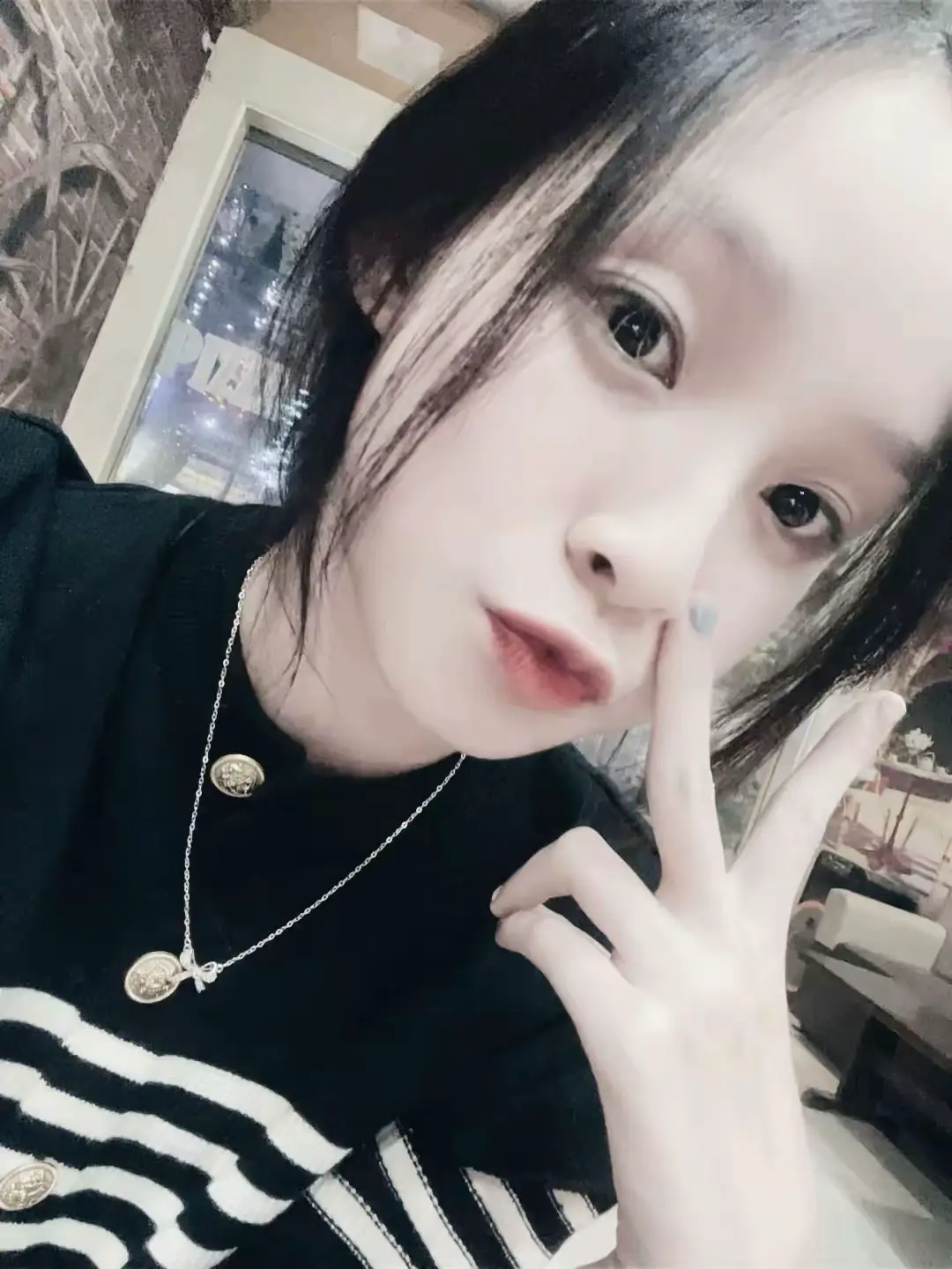 Một ngày nào đó, rồi chúng ta cũng sẽ quên mất tên của một người, quên mất luôn những thói quên dáng vẻ ấy.