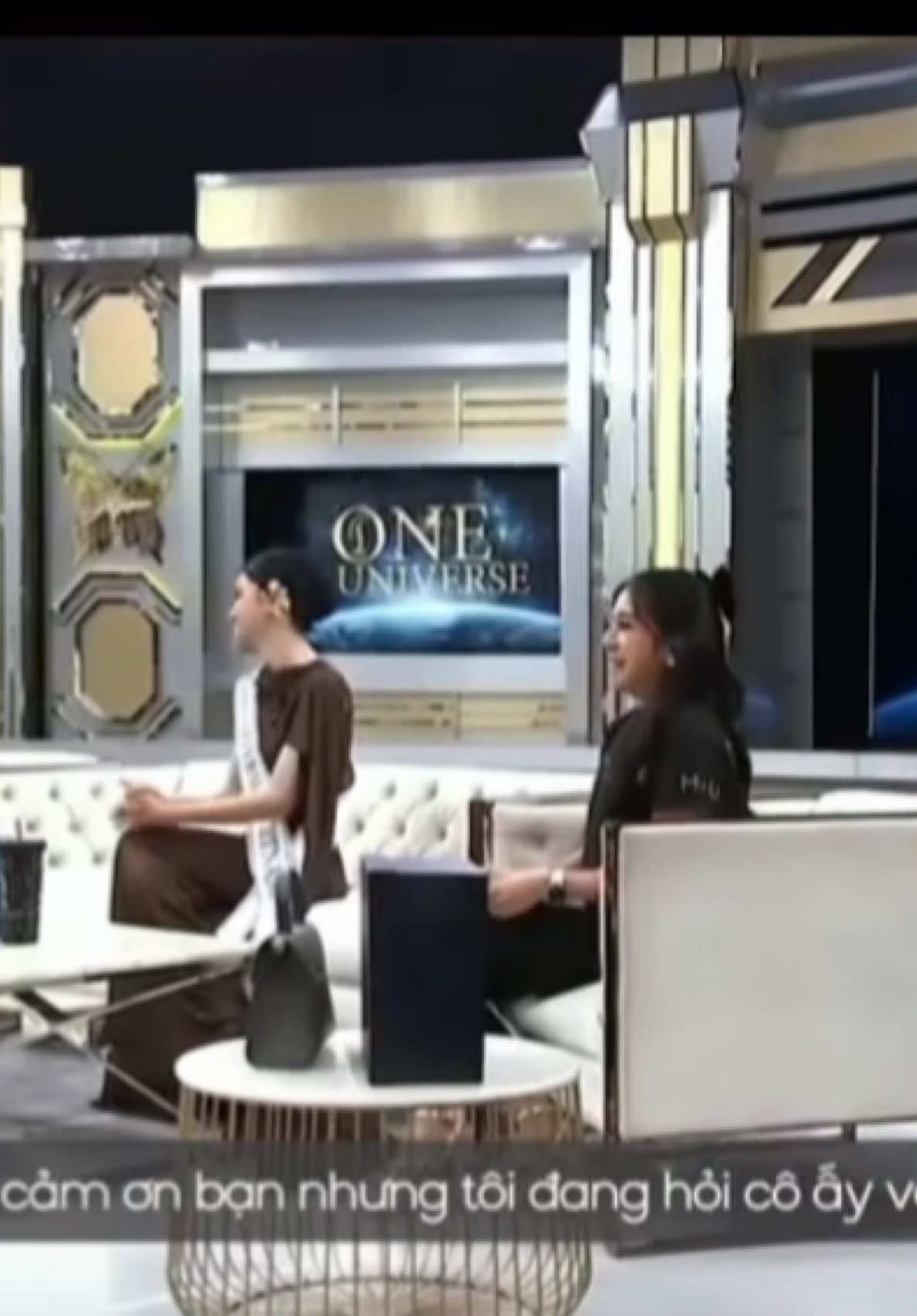 Quá tự hào về chị@HƯƠNG GIANG @Miss Universe 