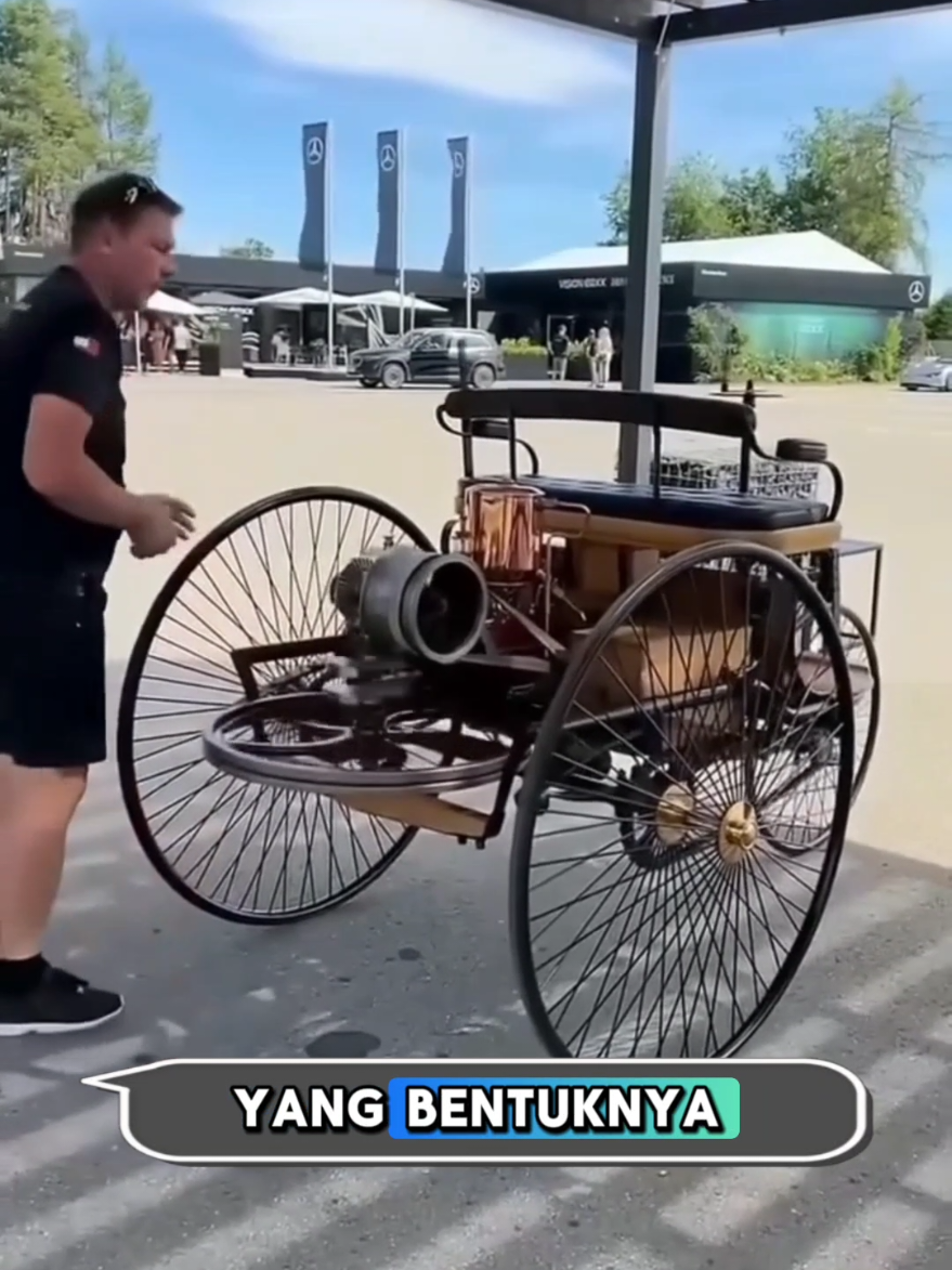 Leluhur Mobil yang Mirip Becak Mengulas Benz nomor satu, mobil pertama di dunia yang tampil sederhana tapi membawa revolusi. Dari mesin satu silinder hingga kisah nekat Bertha Benz, semua bermula dari kendaraan mungil ini. #SejarahMobil #BenzPertama #MobilPalingAwal #CeritaOtomotif #LegendaBermula