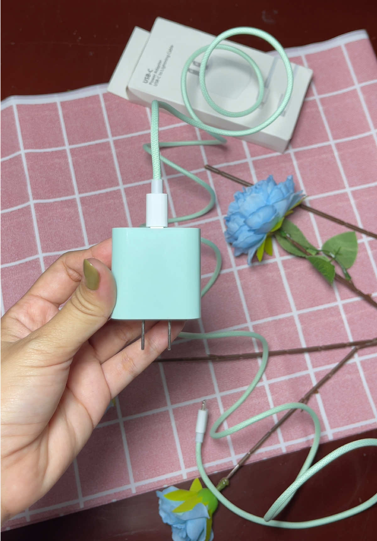 Sạc iPhone 20 w dành cho iPhone 14 pro max trở về , tự động ngắt khi đầy pin#xuhuong #viral #saciphone #sacnhanh20w #sactungat 