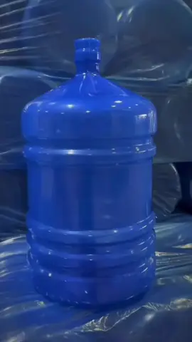 Galão de água 20 litros, super resistente. link nos comentários 