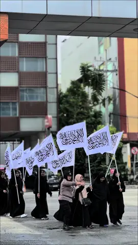 📢 LAPORAN KEGIATAN POLRESTA BALIKPAPAN Personil Polresta Balikpapan melaksanakan pengamanan aksi Bela Palestina yang berlangsung di kawasan pertigaan Plaza Balikpapan, Minggu 16 Nov 2025 Kegiatan berlangsung dengan aman dan kondusif. Personil melakukan pemantauan arus lalu lintas, pengaturan massa, serta memberikan himbauan kamtibmas kepada peserta aksi agar menjaga ketertiban selama kegiatan berlangsung. Pengamanan berjalan lancar tanpa adanya gangguan menonjol hingga kegiatan selesai. Polresta Balikpapan Siap Melayani, Melindungi, dan Mengayomi Masyarakat