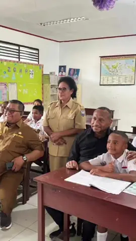 Bukti MBG sangat disukai oleh siswa di Indonesia. di Papua para siswa sangat semangat setelah menyantap MBG serta mungucapkan terimakasih kepada presiden Prabowo  #mbg #pendidikanpapua #muridpapua #papuapride #papuabisa 