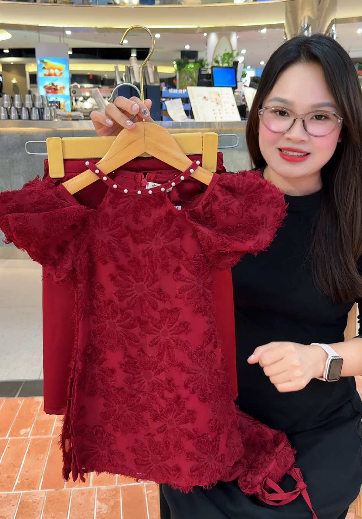 Áo dài điệu ghê tặng kèm túi cho con. #aodaichobe #aodai #huyennikids 