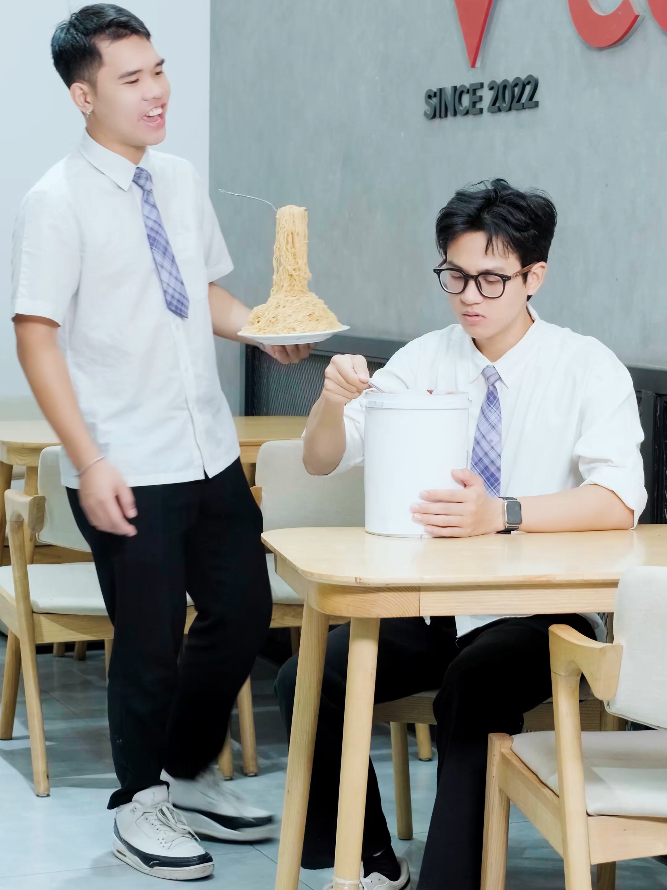 I Froze Time… Just to Save My Friends!  ❄️🔥#linhchihihi #messyclassroom #linhchihihine #linhchihihihi_