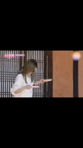 Girls' Generation members bothering the leader #taeyeon #girlsgeneration #snsd #kimtaeyeon #kpopleaders 