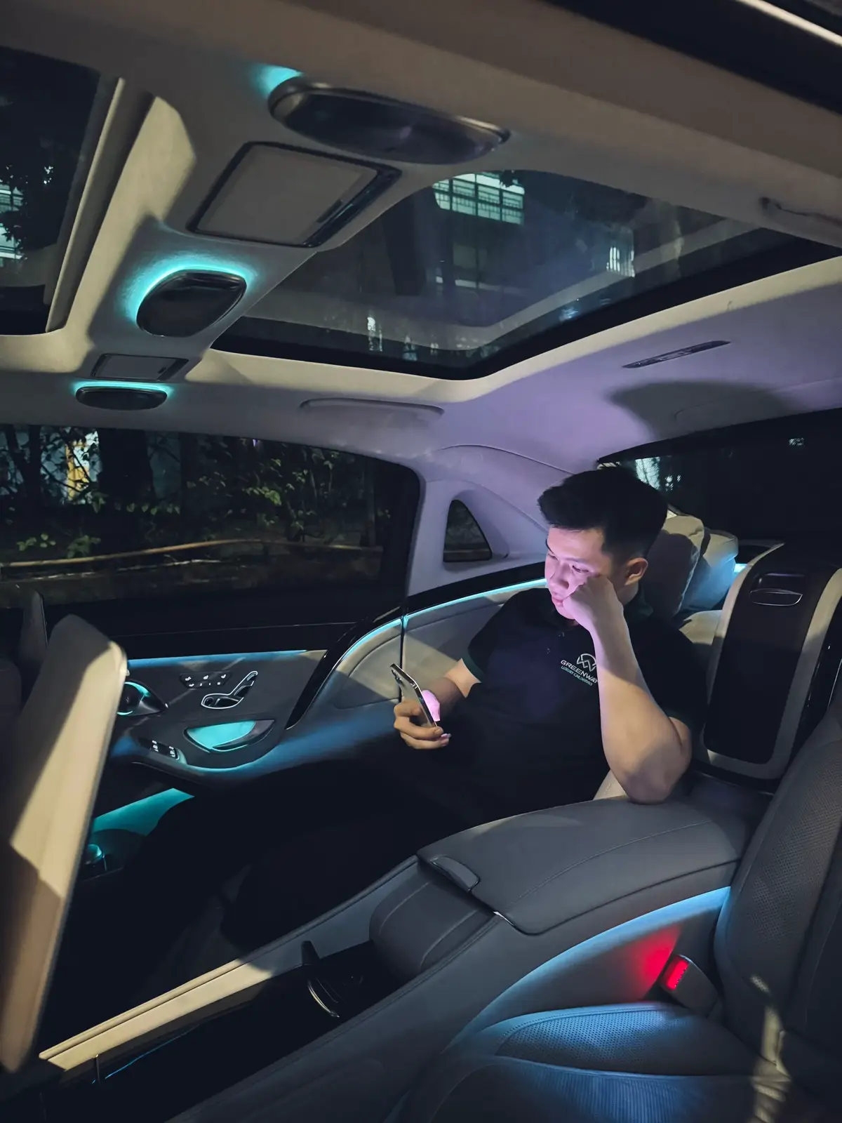 Mọi nỗ lực của bạn sẽ được đền đáp bằng hàng ghế sau của Maybach #Greenwayauto #mercedes #maybach 