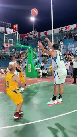 Who is going to stop me?#ballislife #hoops #bball #swish #bleacherreport 