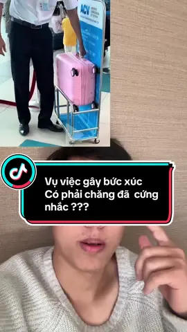Vụ việc ở sân bay , bạn này đi sang Hàn Quốc . Nhưng bị Bảo vệ chặn lại ktra vali (kích thước). Khiến bạn nữ bức xúc . Khó chịu #tintuc #hanquoc #vairolvideo #tinnong 