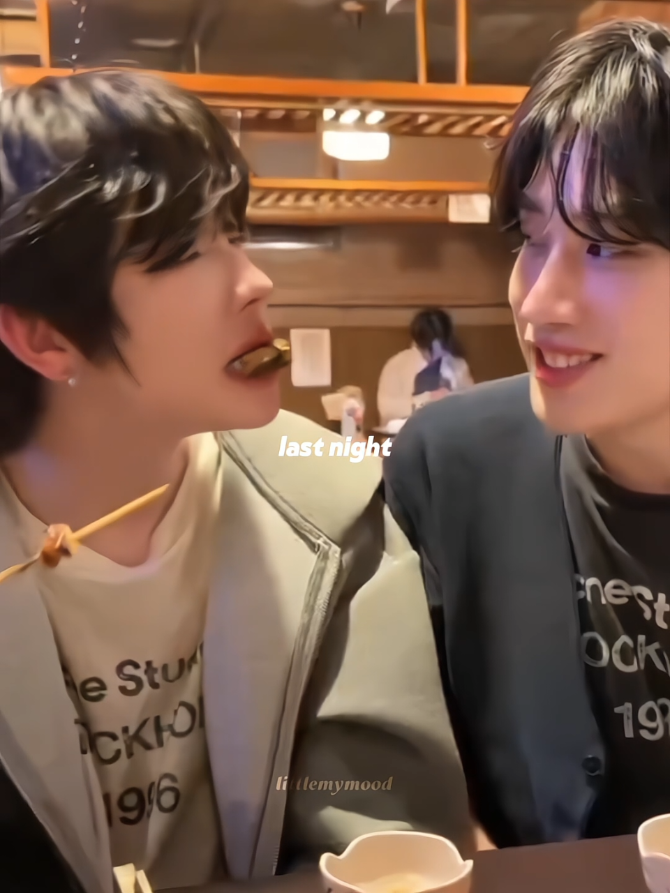 I swear i would die if someone looked at me like that!! and Paewww, what are you doing??😭🙏 .  .  #เขมจิราณjapan #เติ้ลเฟิร์สวัน #tlefirstone #tle_mtm #firstone_wnk 