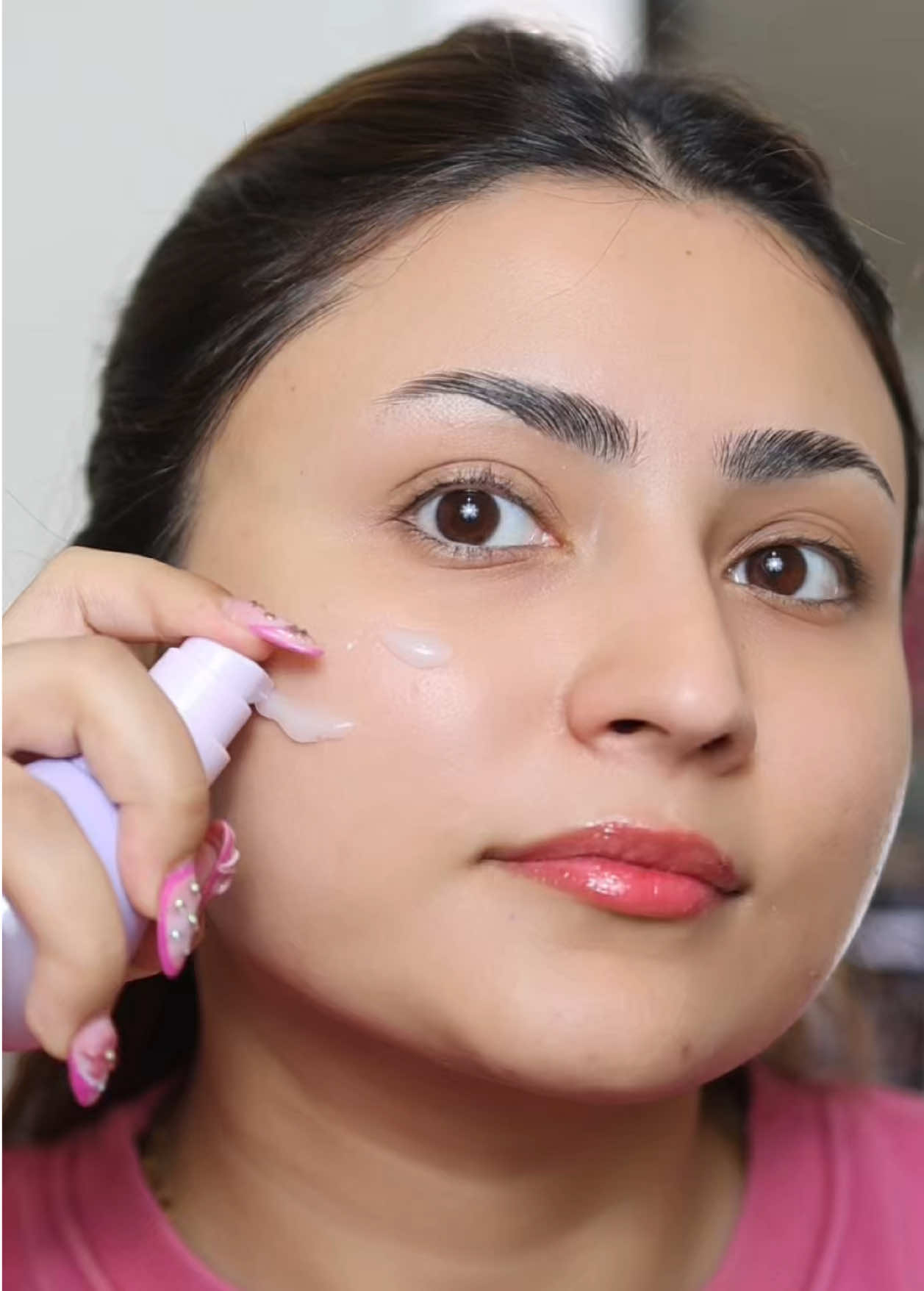 This serum is all you need to get that glow. ✨ @Cell Fusion C Global  . .  #cellfuer  #amazonfinds #glassskin #coolingpad #skincare