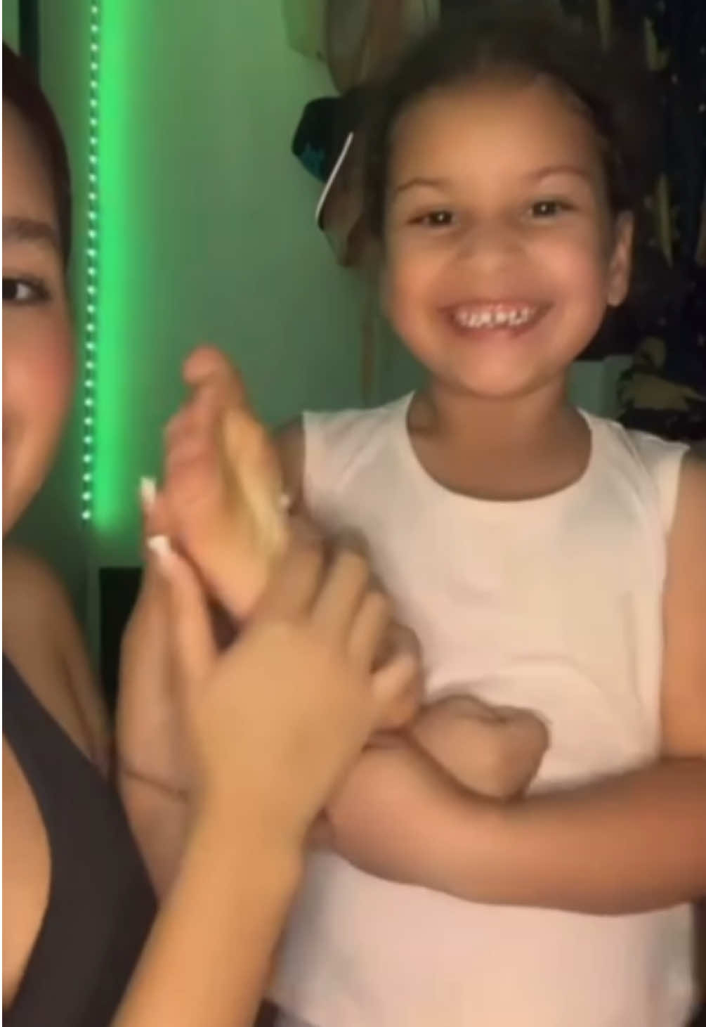 Sister feet tickle #tickling #fyp #feet #cosquillas #ticklish 