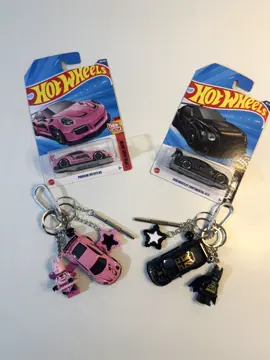Lucuuuu😖.                 #hotwheels #keychain #couple #gift #porsche 