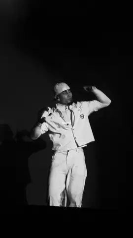 Definitivamente @(((ousi))) anda rompió todo los venues de España en su gira de Primera Musa World Tour 💞🇪🇸🇵🇷 #omarcourtz #tenerife #ousi 