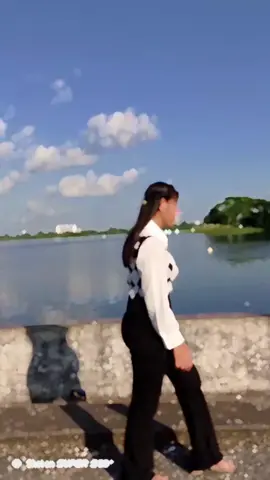 ကြွကြွရွရွ လမ်းတွေလျှောက်🤪🤍🖤@Ďāŵ žăŕ źąř móé @💐💐Yin💐💐 #ငါ့viewတွေဘယ်ရောက်သွားတာလဲ 