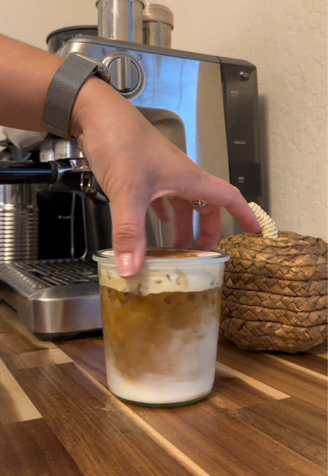 Gingerbread 🤎 #coffee #coffeetiktok #coffeeathome #gingerbread #gingerbreadlatte @Breville @Weck Jars 