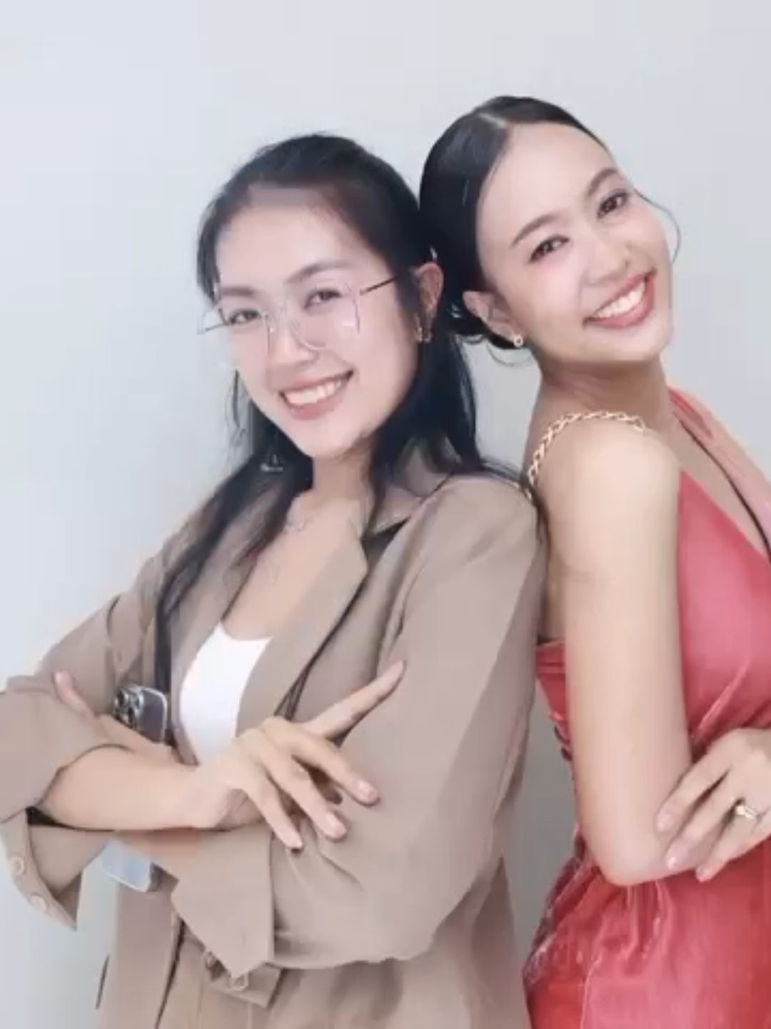 เต็มที่ทั้งเวลาทำงาน และสดใสลั้นลาเสมอ เพราะนี่คืองานแห่งความรัก พร้อมเป็นทุกอย่างให้บ่าวสาวแล้วค่ะ  xoxo😘😘 #พิธีกรงานแต่ง  #ผู้จัดการงานแต่ง 