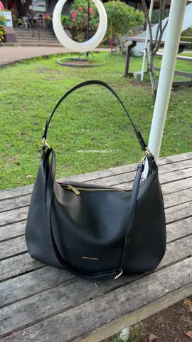 perf for school/office bag!🖤 #davidjonesbag #davidjonesparis #hobobag #collegebag #officebag 