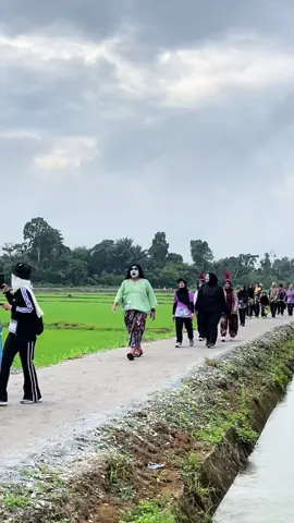 Bapak saya ke ni 😭 #lariansultannazrinshah  #hantukaklimah  @Izairul Nakasone 