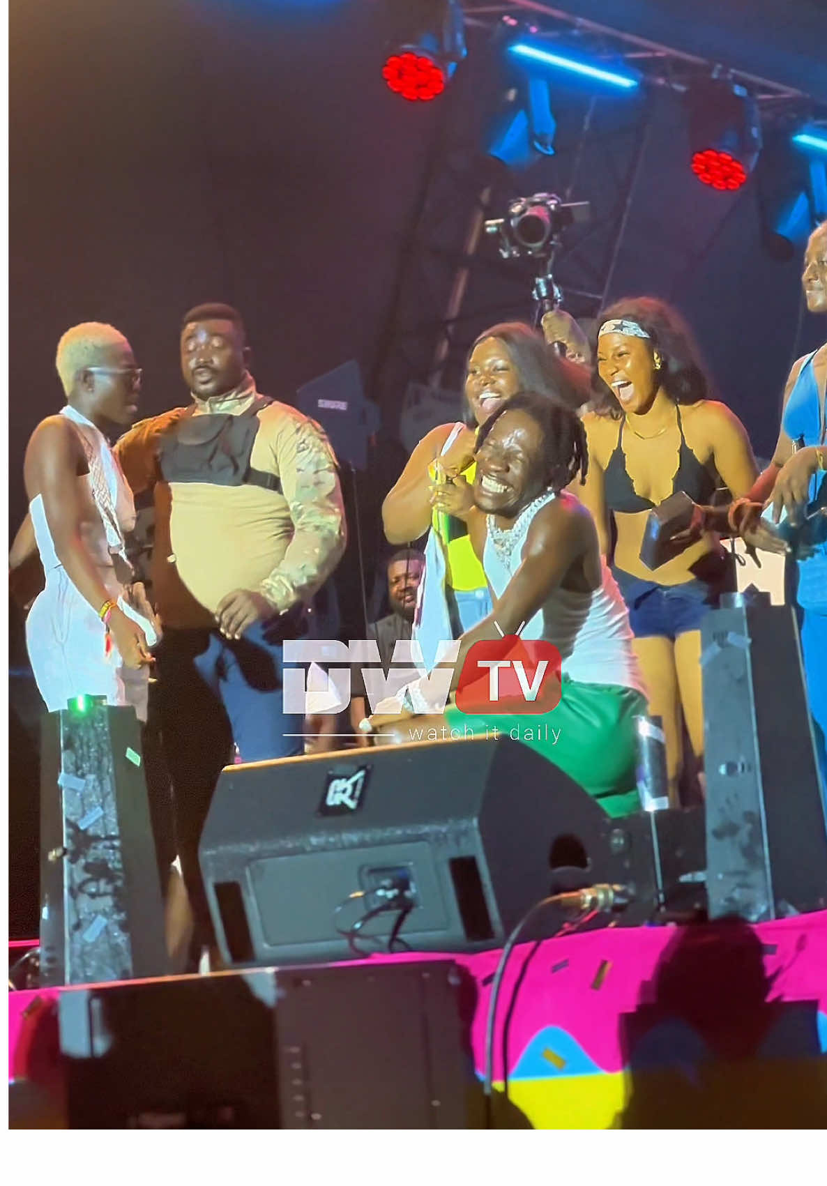 Wow 🥰 Shatta Wale Promise To Gifts Out His Lamborghini Cars  To His Fans after He Surprisingly Kneel Down & Gifts Out Phones 📞 To Beautiful Girls At Energetic Performance At Tidal Rave 2025 African Biggest Beach Festival  Follow Us For More Updates  #viral #trending #tidalrave #tiktok #dailywatchtv 