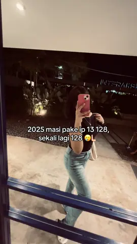 di gempuran bnyak org yang pake ip 17 2tb gua masi pake ip 13 128😭🫷🏻#fyp #ip13