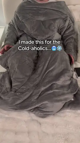The perfect gift for that person that’s always cold 😂🎁 #blanket #winter #cozy #christmas 