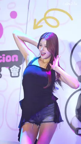 李藝斌 Rich Man 卡牌展現場！每一幀都性感到爆🔥 #cheerleader #李藝斌 #이예빈 #金海莉 #김해리     