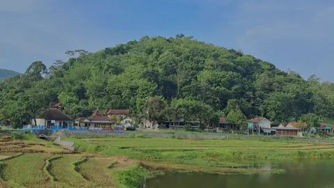 enak banget lho jogging disini ,ada banyak jajanan juga #wadukgebyar #sambirejosragen #sragen #sragen24jam #masukberanda 