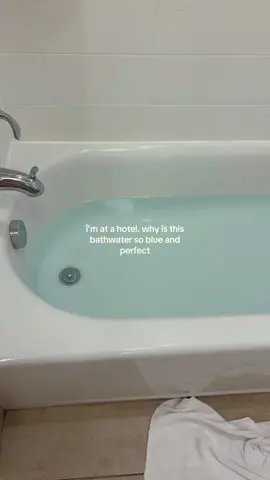 it looks fake. it’s notalgic. i wanna like eat it idk. #nostalgia #dreamcore #frutigeraero #fyp #foryoupage 